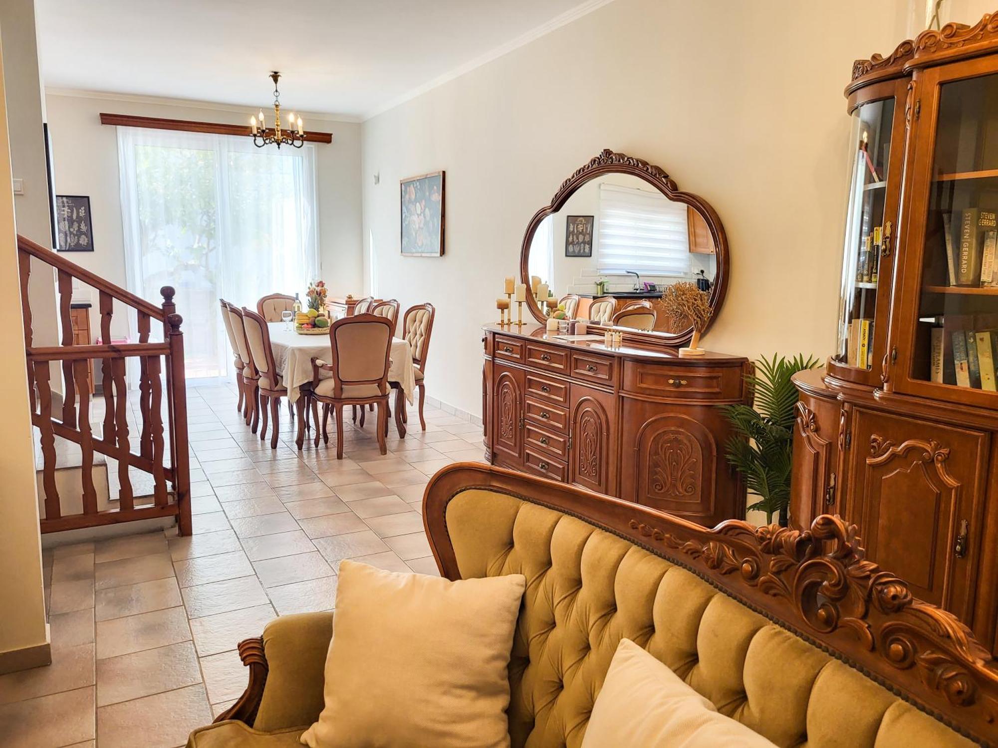 Lovely 4bedroom Townhouse Apartment